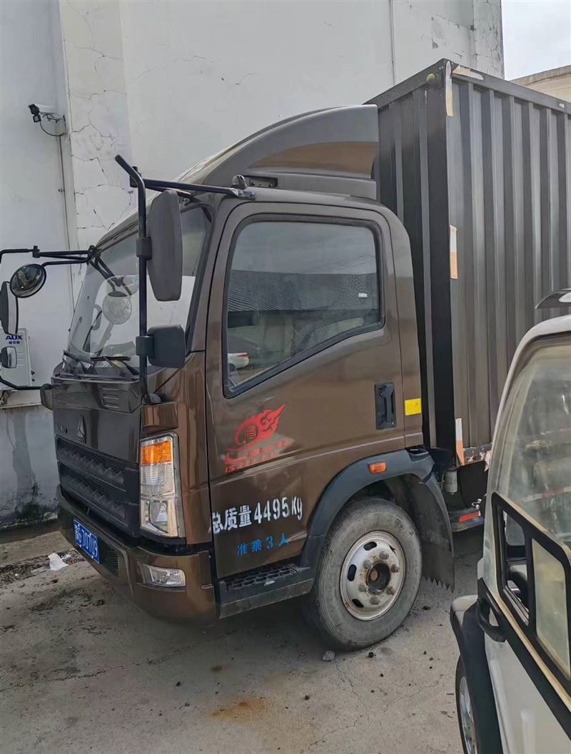 出售一款4.2米箱貨車
