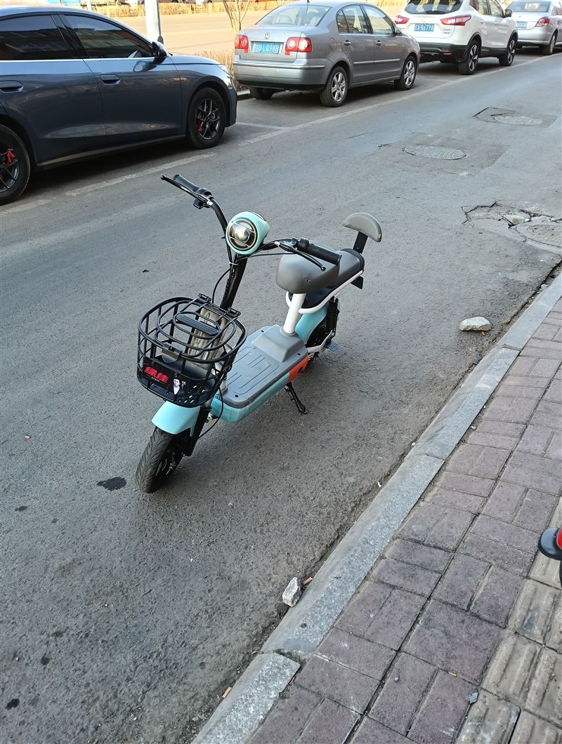 出售置換各種品牌二手電動(dòng)車，船車和簡(jiǎn)易款，回收二手廢舊電動(dòng)車三輪車摩托車頭盔可上門取貨
