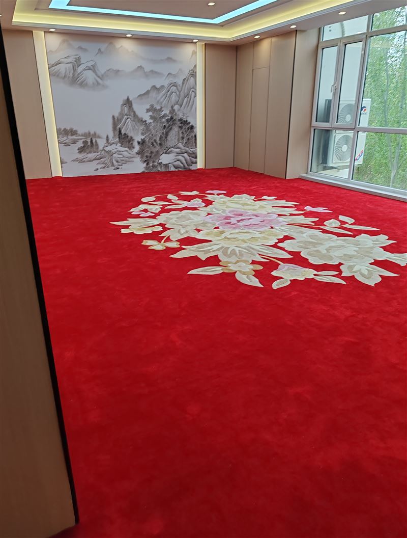 鋪地毯；樓梯地毯、塑膠踏步；塑膠地板。